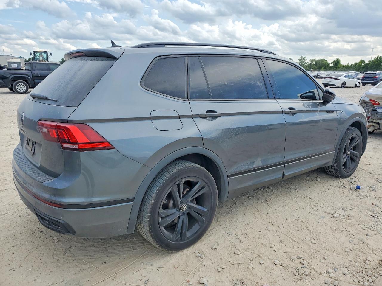 2024 VOLKSWAGEN TIGUAN SE R-LINE BLACK — снимка 3