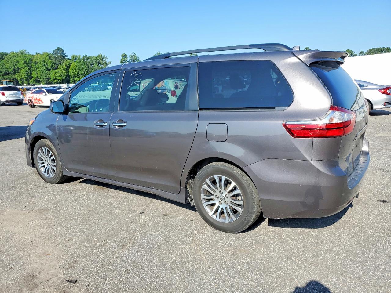 2018 TOYOTA SIENNA XLE PREMIUM 8-PASSENGER — снимка 2