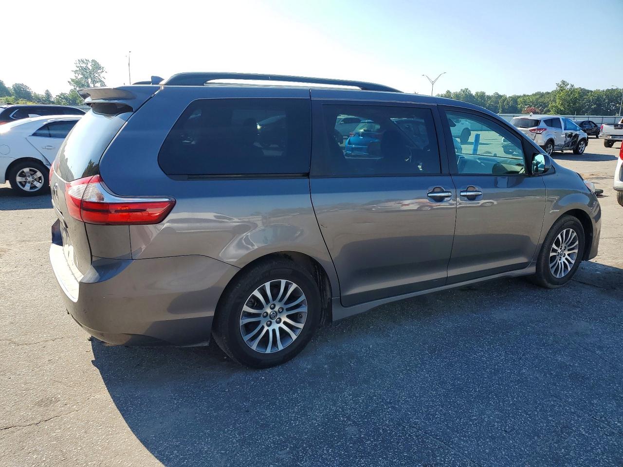 2018 TOYOTA SIENNA XLE PREMIUM 8-PASSENGER — снимка 3