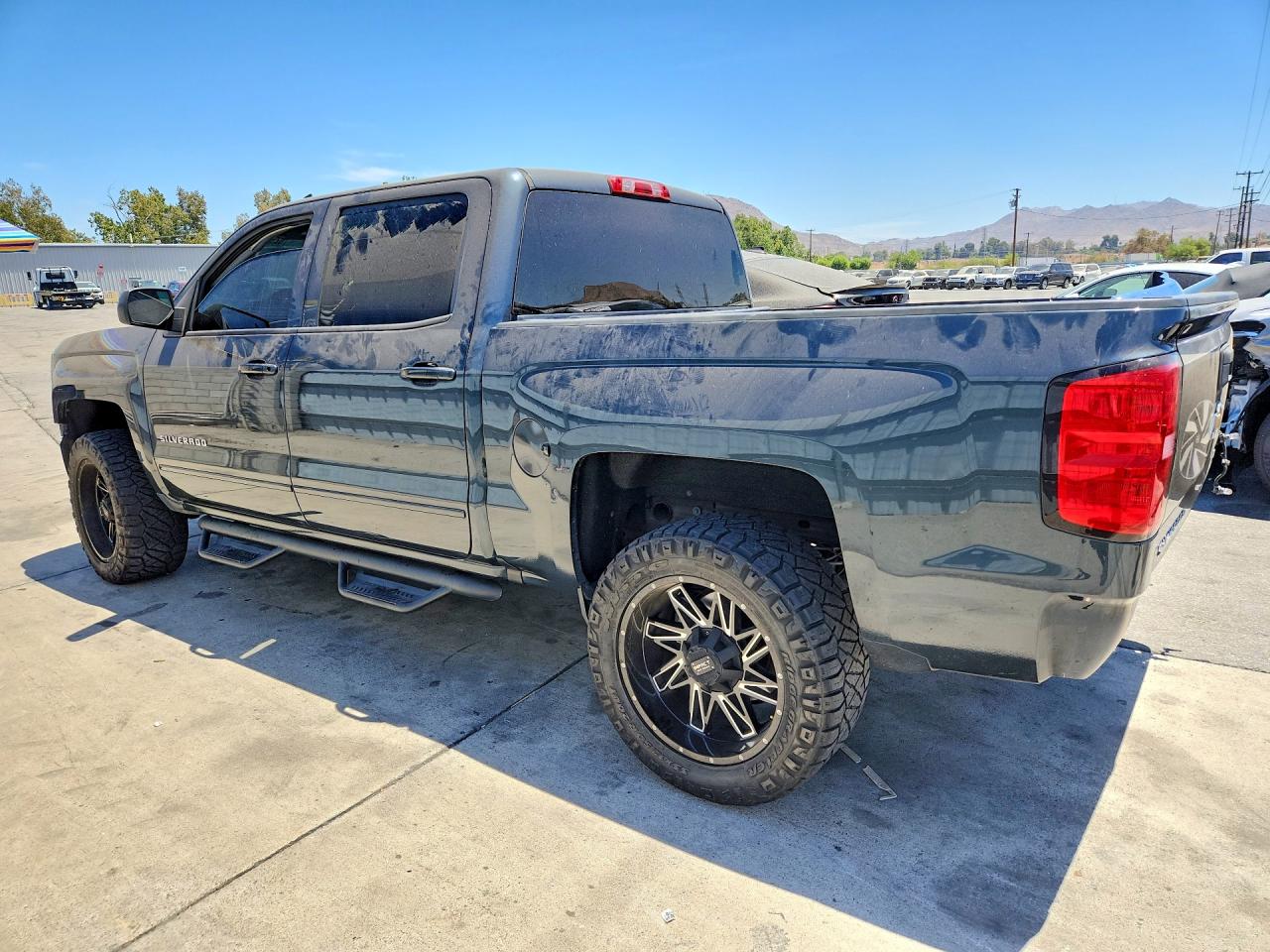 2017 CHEVROLET SILVERADO C1500 LT — снимка 2