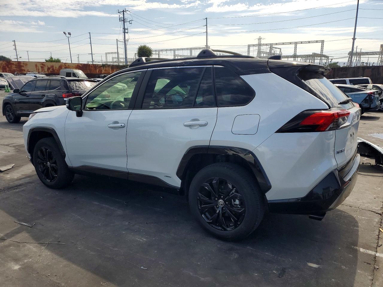2025 TOYOTA RAV4 XSE — снимка 2
