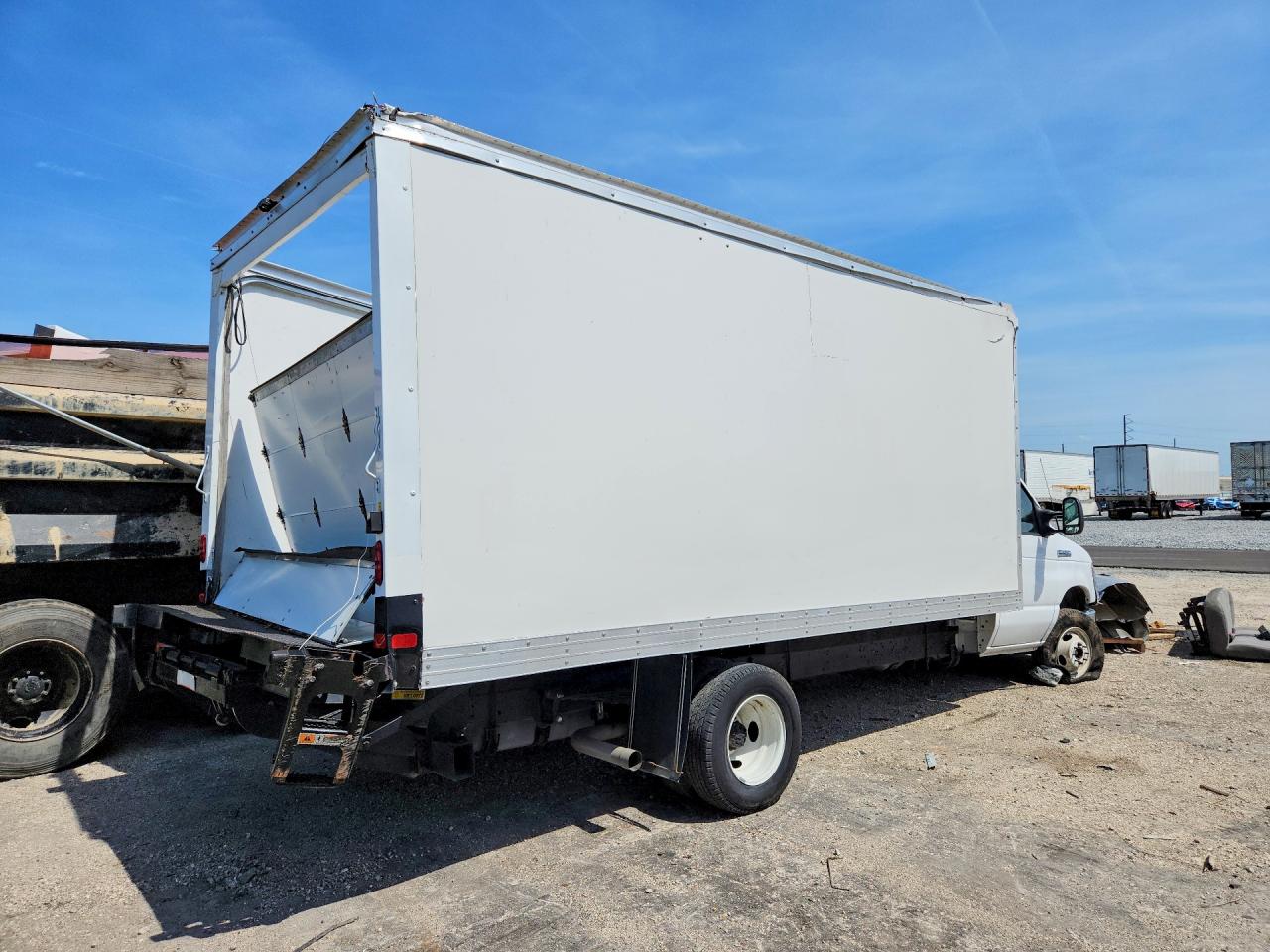 2023 FORD ECONOLINE E450 SUPER DUTY CUTAWAY VAN — снимка 3