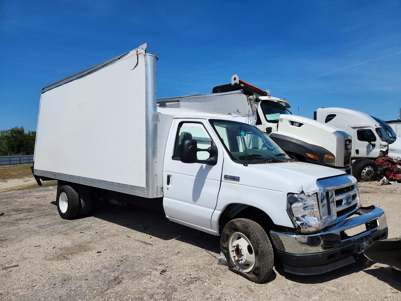 2023 FORD ECONOLINE E450 SUPER DUTY CUTAWAY VAN — снимка 4