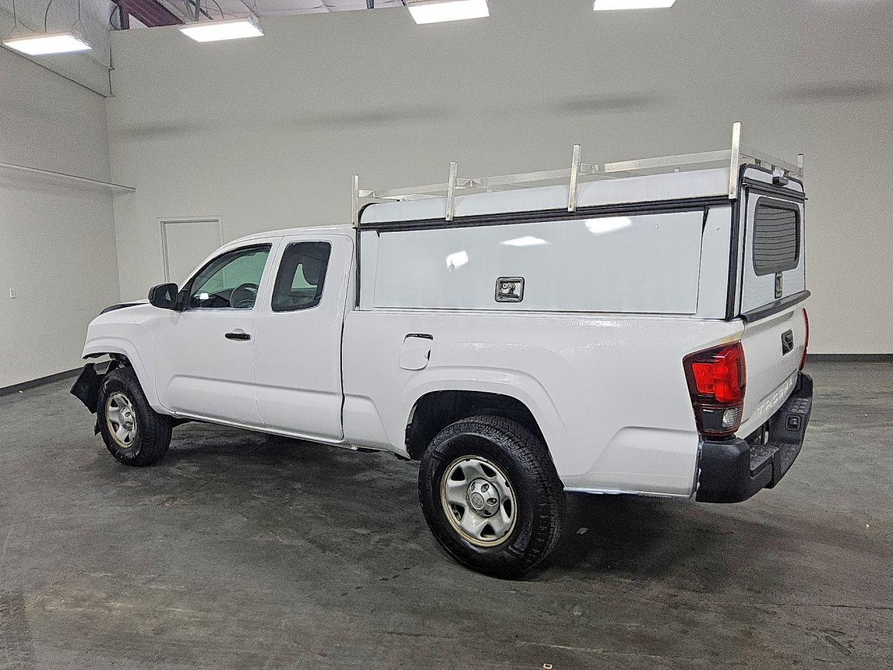 2018 TOYOTA TACOMA SR — снимка 2