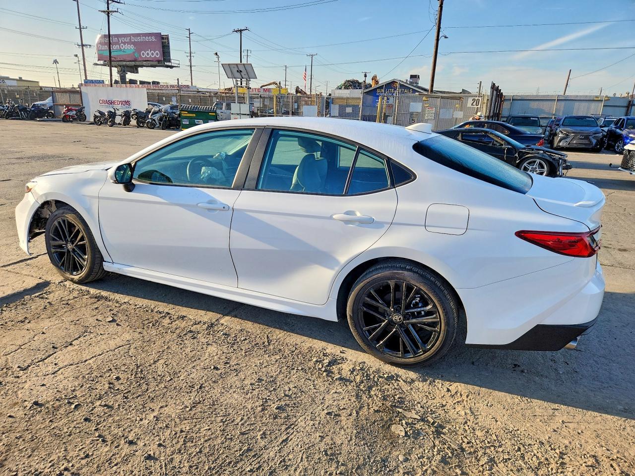 2026 TOYOTA CAMRY SE — снимка 2