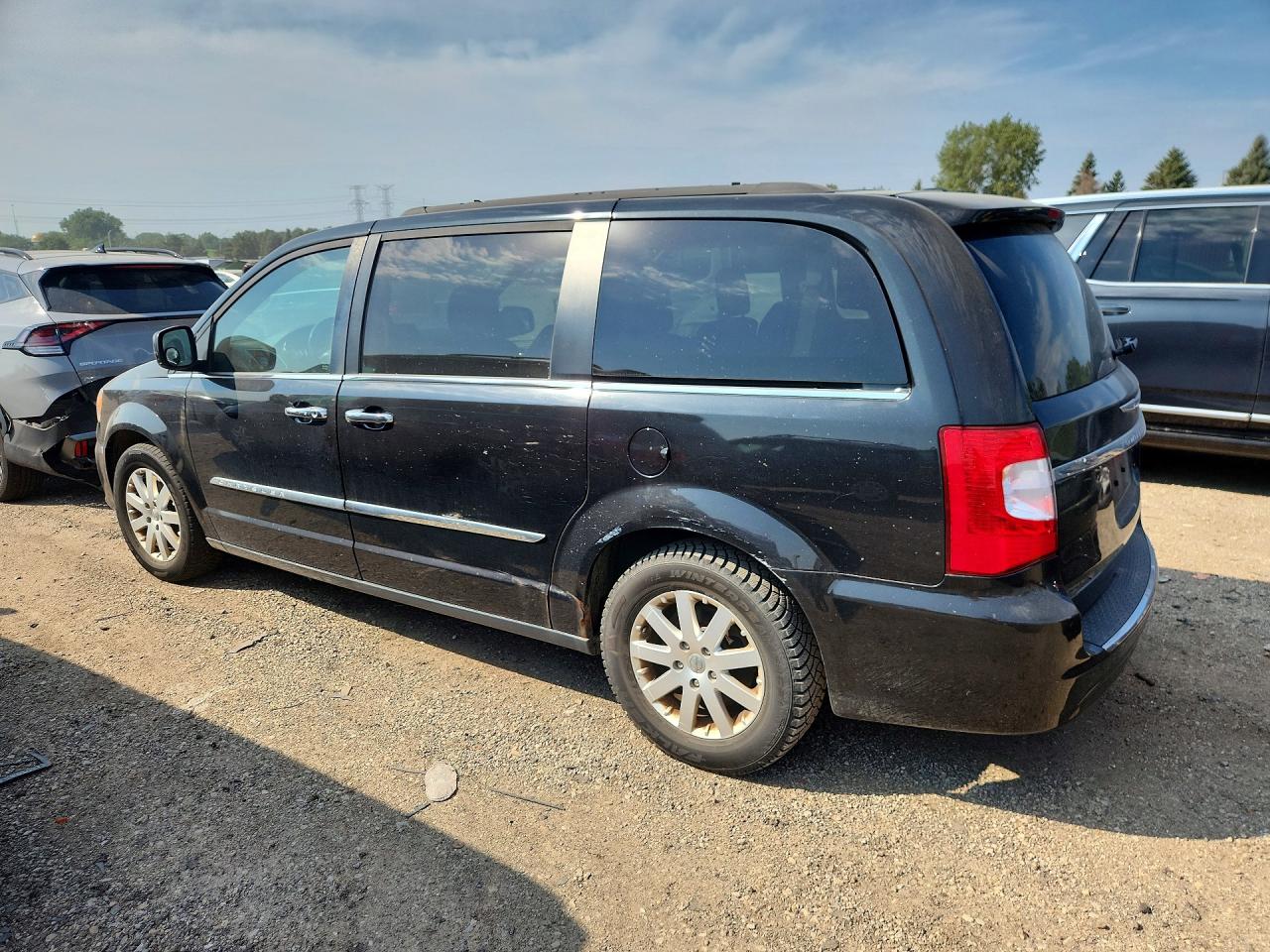 2015 CHRYSLER TOWN & COUNTRY TOURING — снимка 2