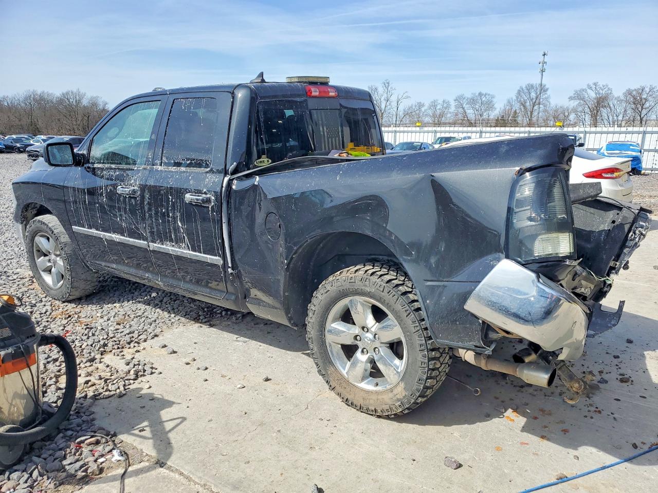 2015 RAM 1500 SLT — снимка 2