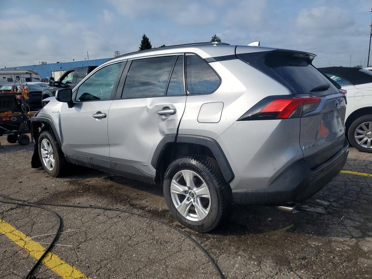2020 TOYOTA RAV4 HYBRID XLE — снимка 2