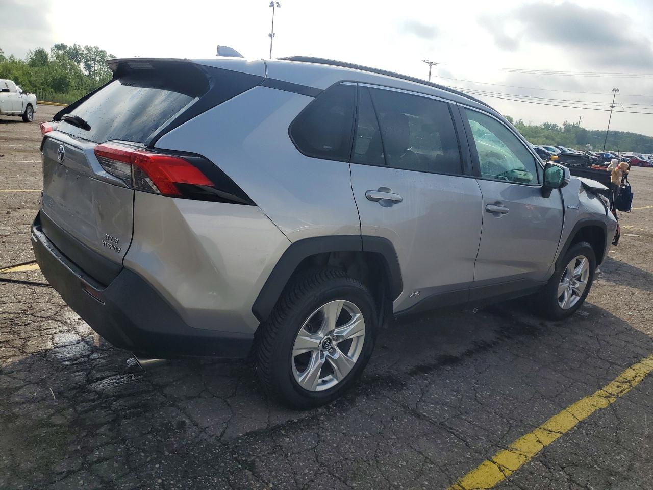 2020 TOYOTA RAV4 HYBRID XLE — снимка 3
