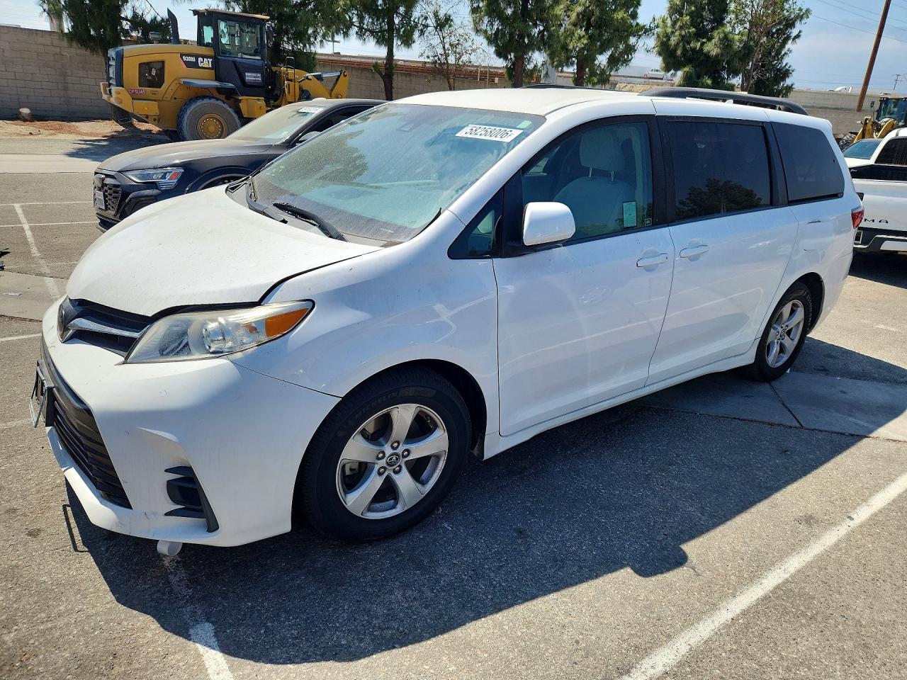 2018 TOYOTA SIENNA LE
