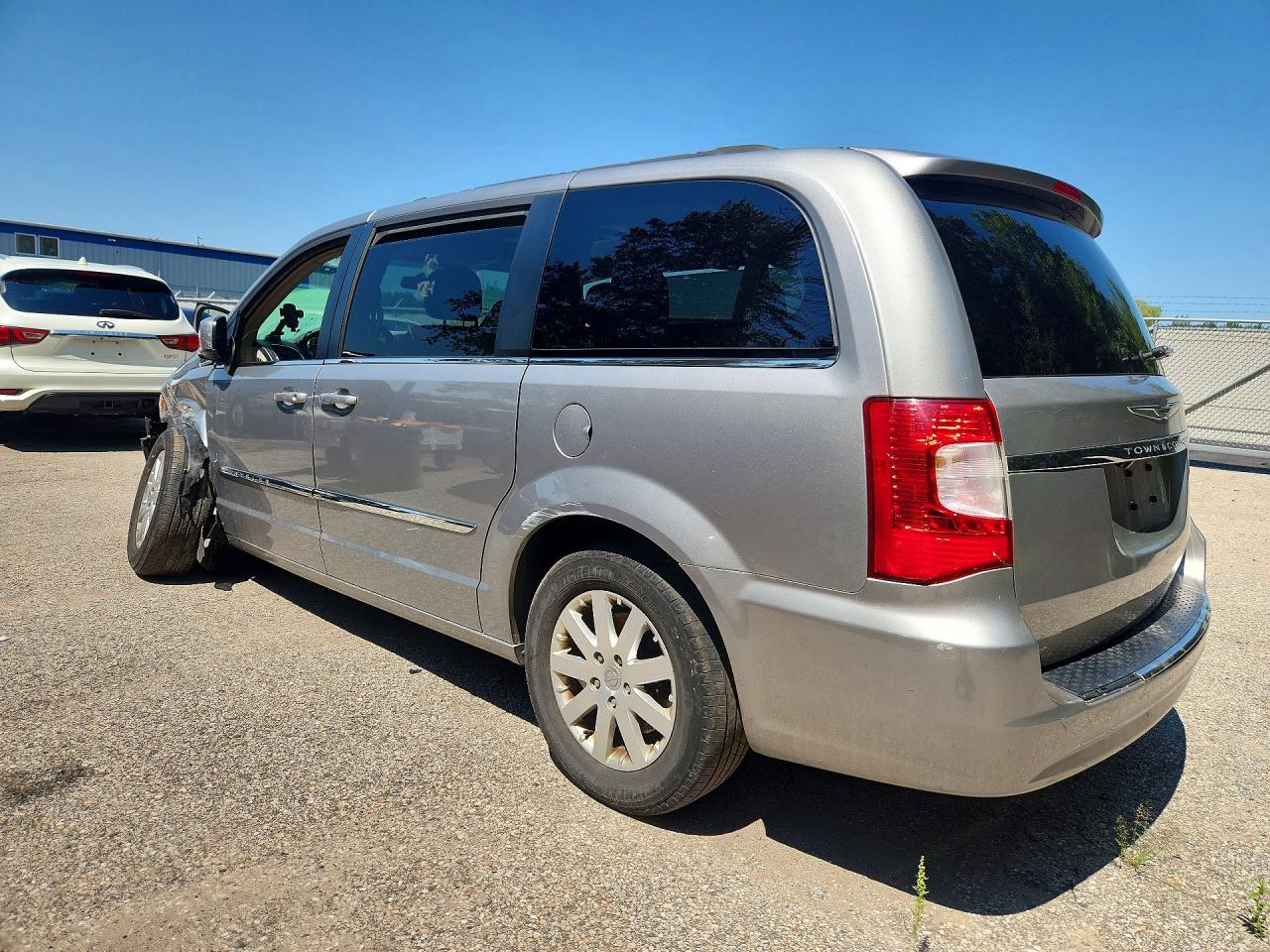 2016 CHRYSLER TOWN & COUNTRY TOURING — снимка 2