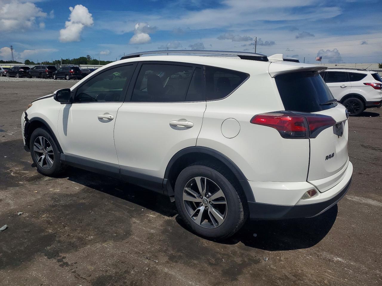 2017 TOYOTA RAV4 XLE — снимка 2