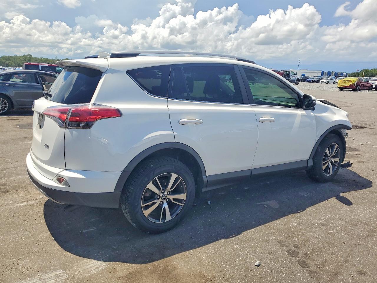 2017 TOYOTA RAV4 XLE — снимка 3
