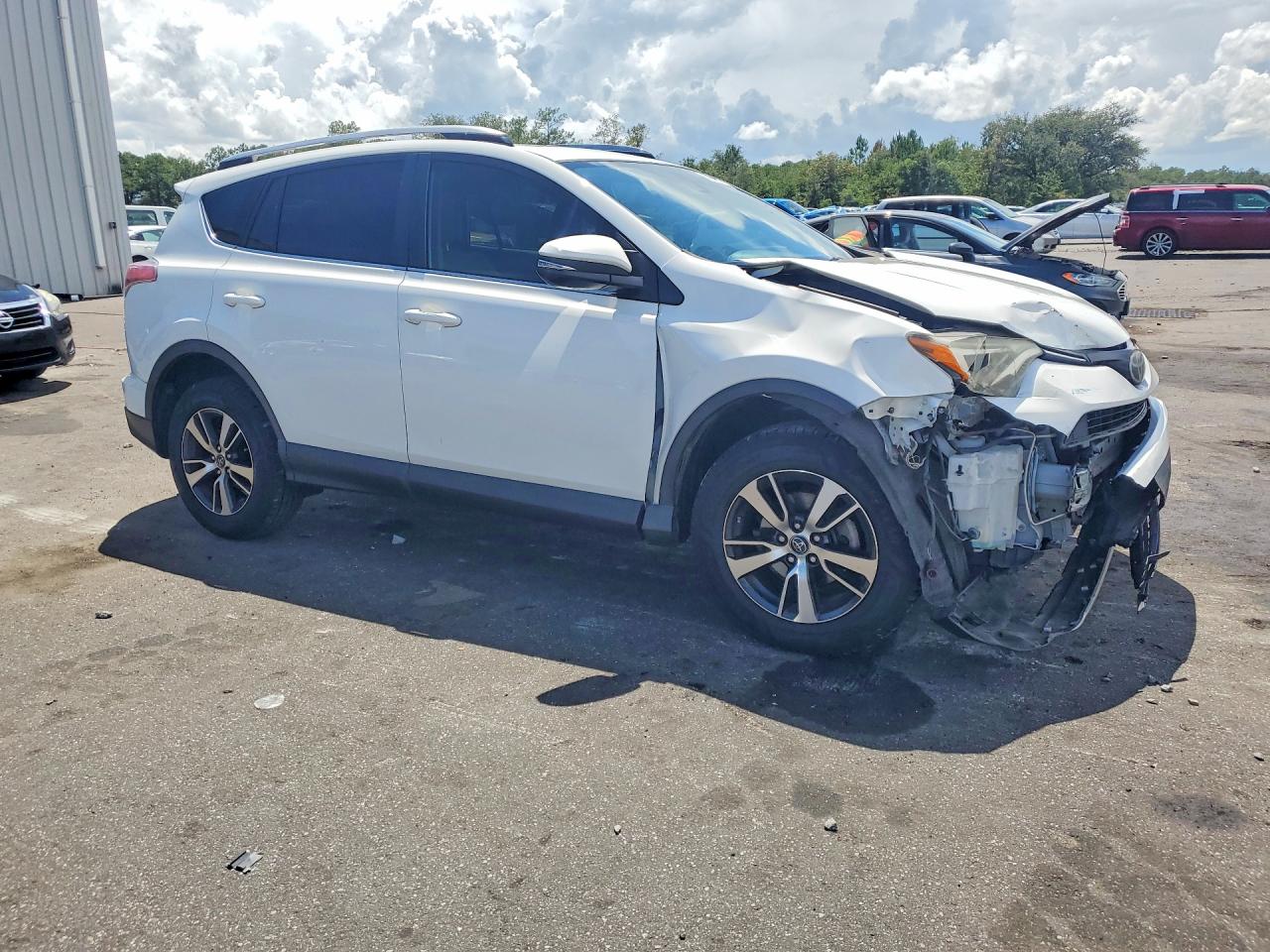 2017 TOYOTA RAV4 XLE — снимка 4