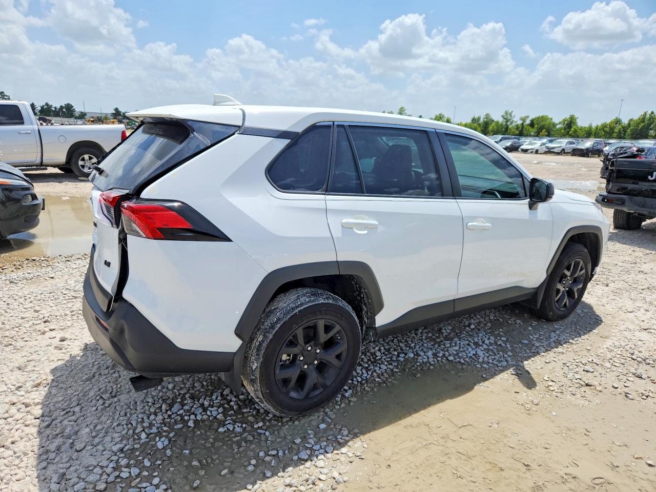 2024 TOYOTA RAV4 LE — снимка 3