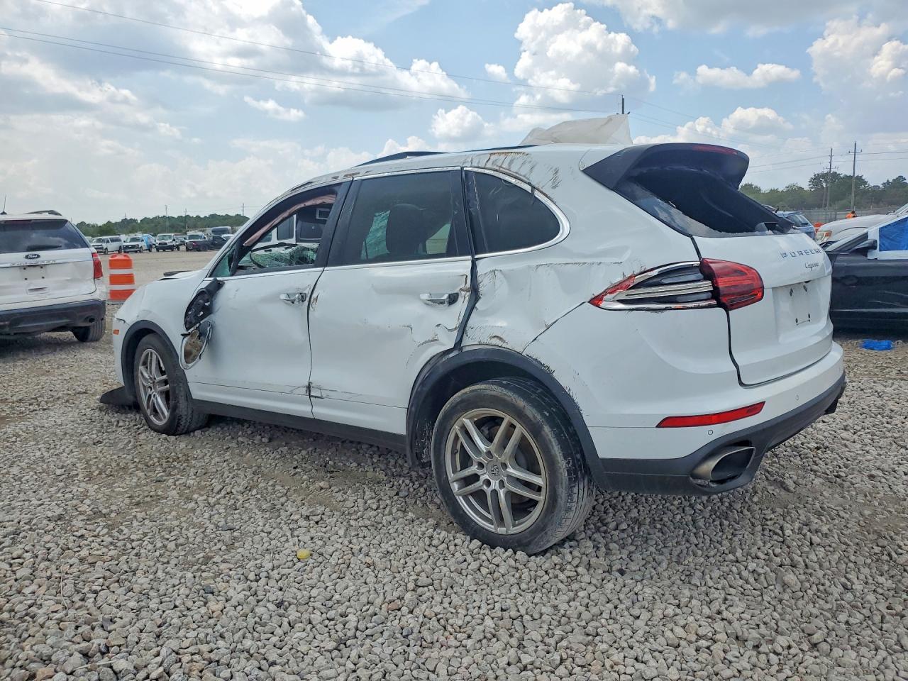 2016 PORSCHE CAYENNE — снимка 2