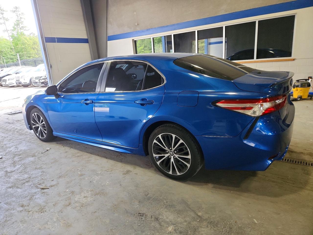 2018 TOYOTA CAMRY SE — снимка 2