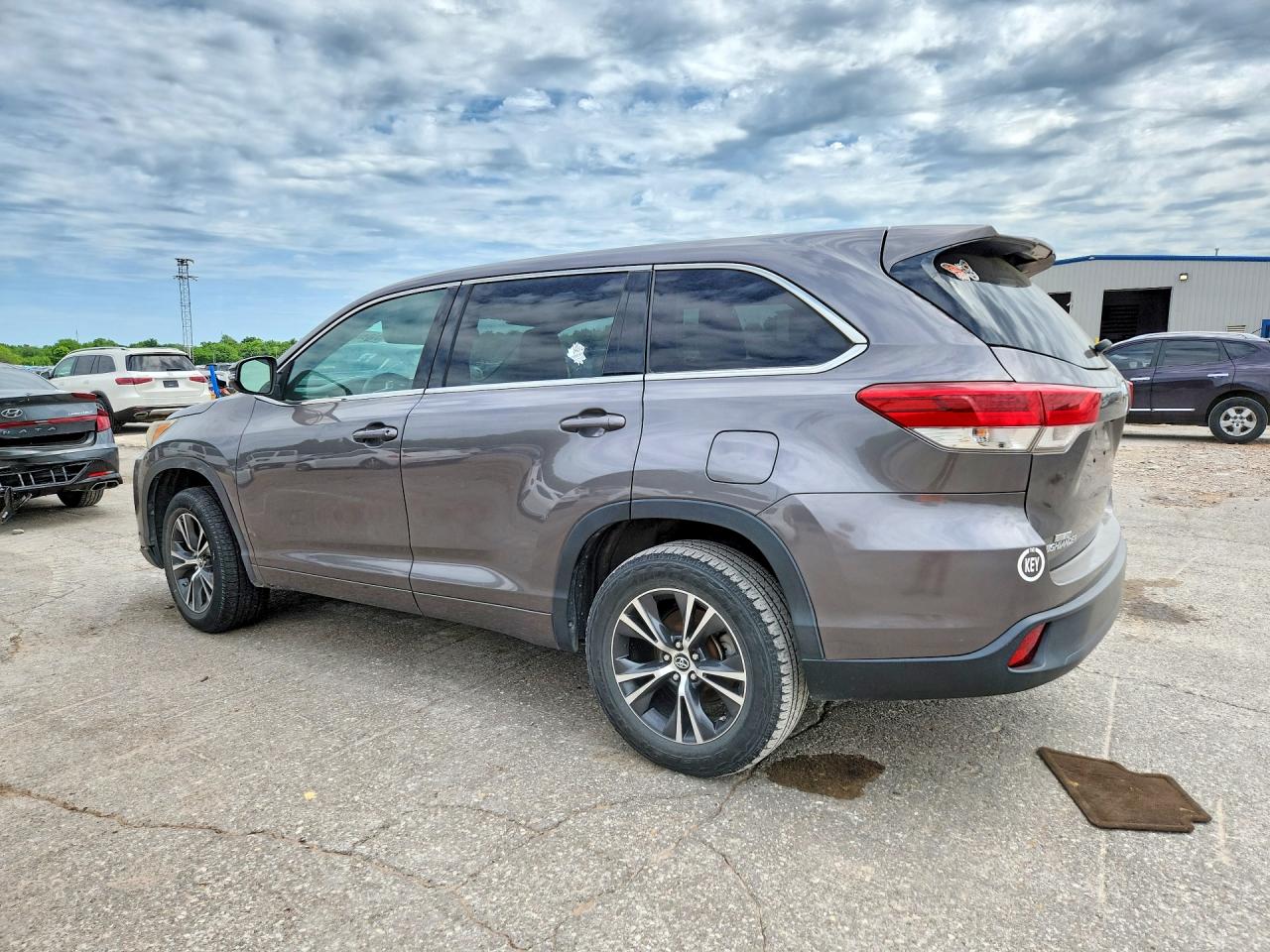 2018 TOYOTA HIGHLANDER LE — снимка 2