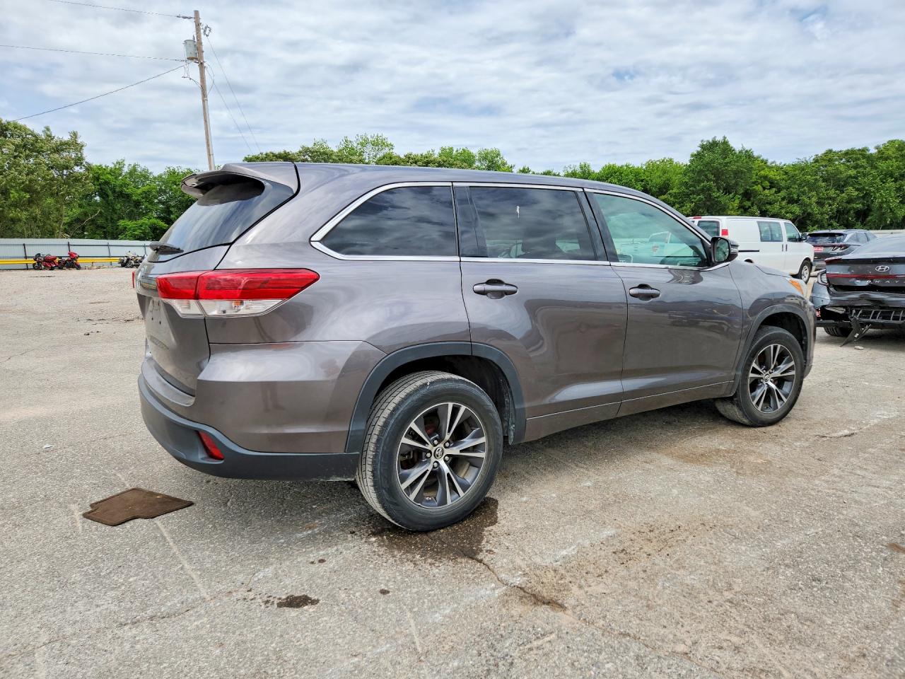 2018 TOYOTA HIGHLANDER LE — снимка 3