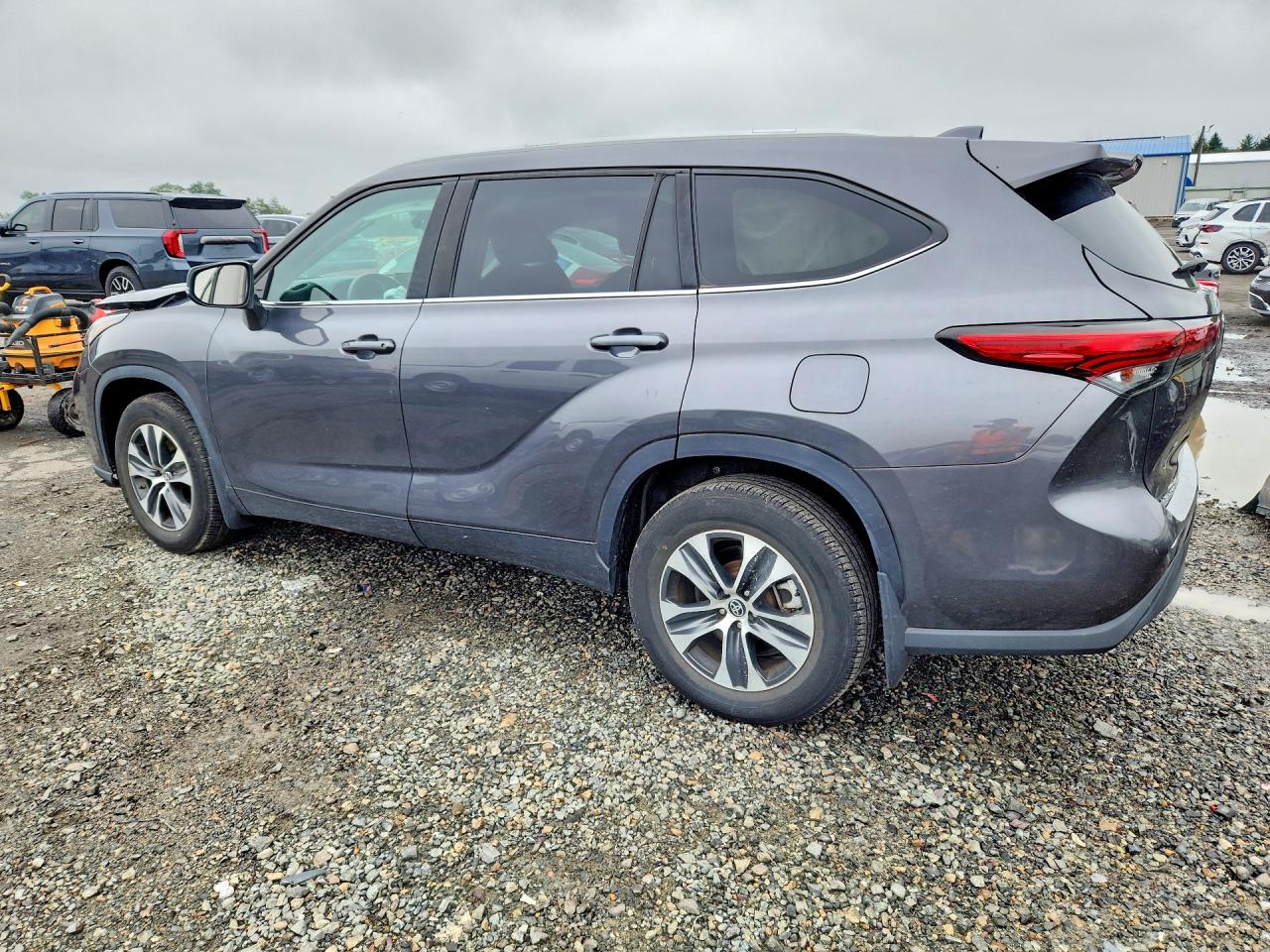 2022 TOYOTA HIGHLANDER XLE — снимка 2