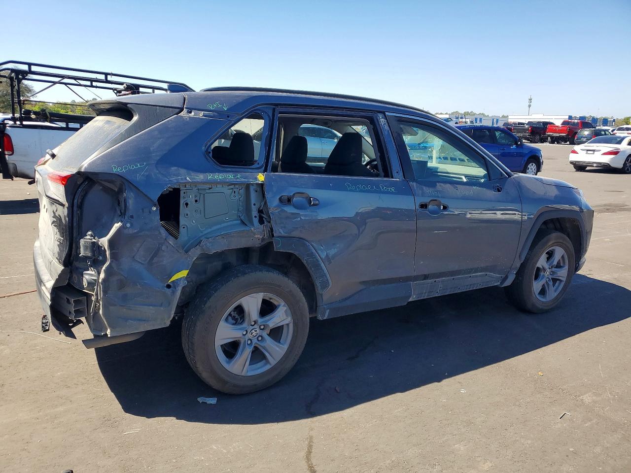 2022 TOYOTA RAV4 XLE — снимка 3