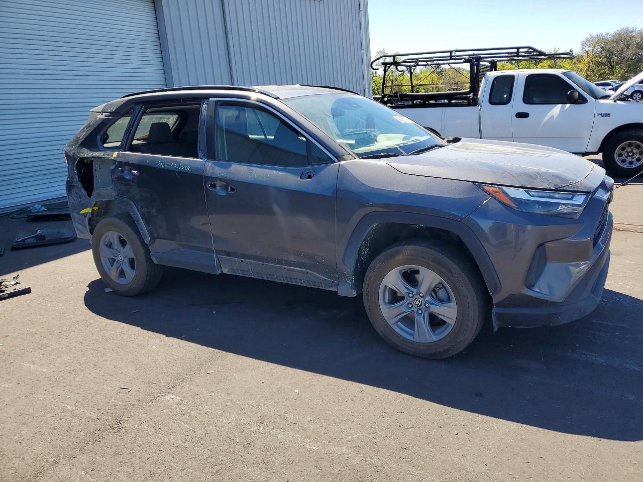 2022 TOYOTA RAV4 XLE — снимка 4