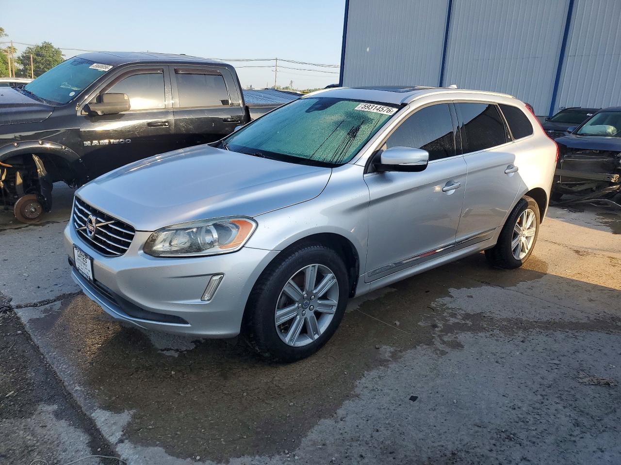 2017 VOLVO XC60 T5 INSCRIPTION