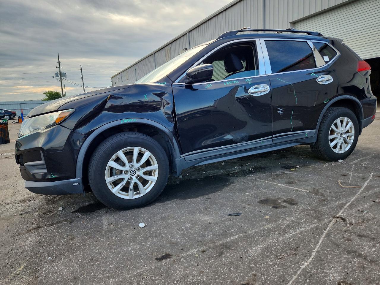 2017 NISSAN ROGUE SV