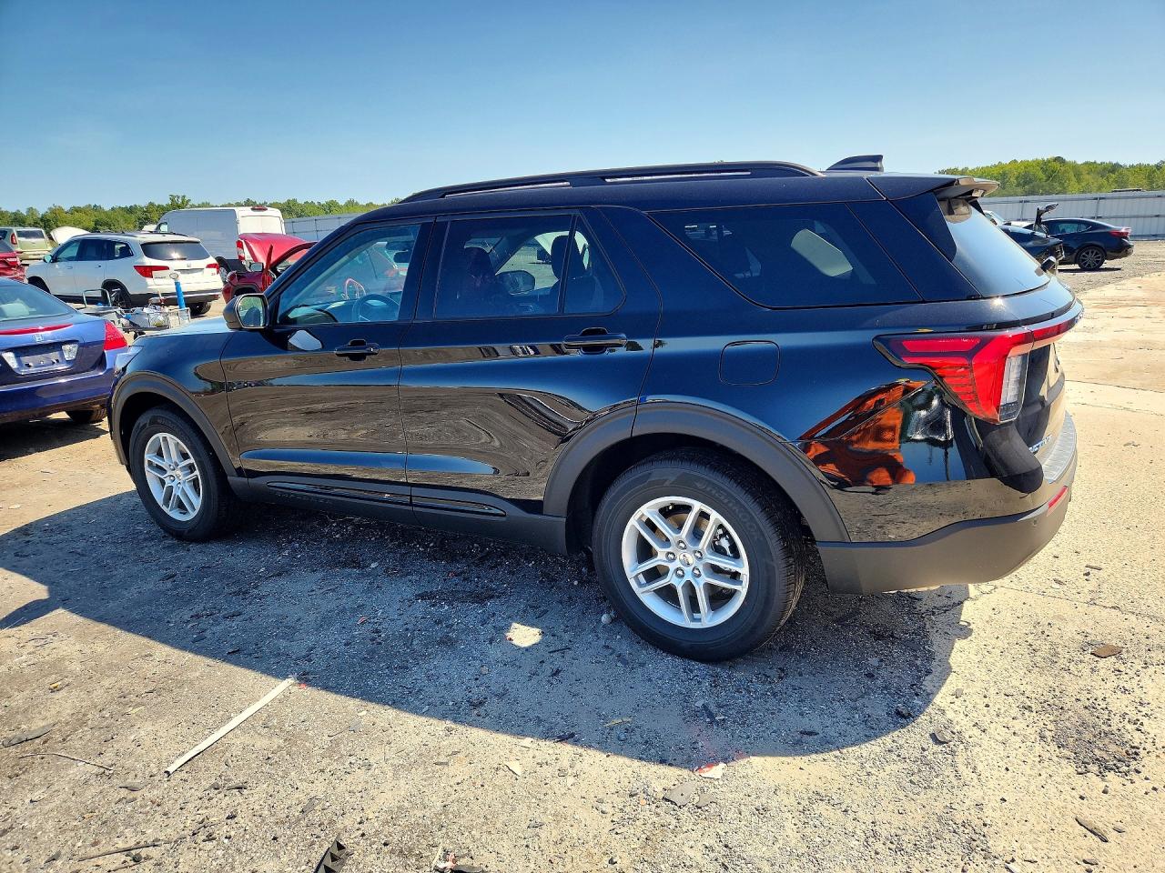 2026 FORD EXPLORER ACTIVE — photo 2