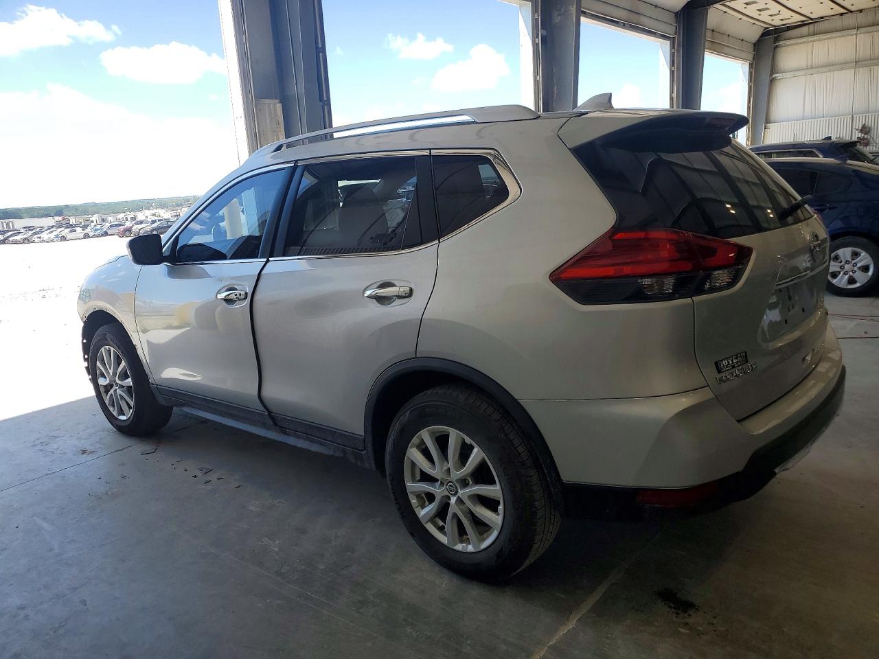 2017 NISSAN ROGUE SV — снимка 2