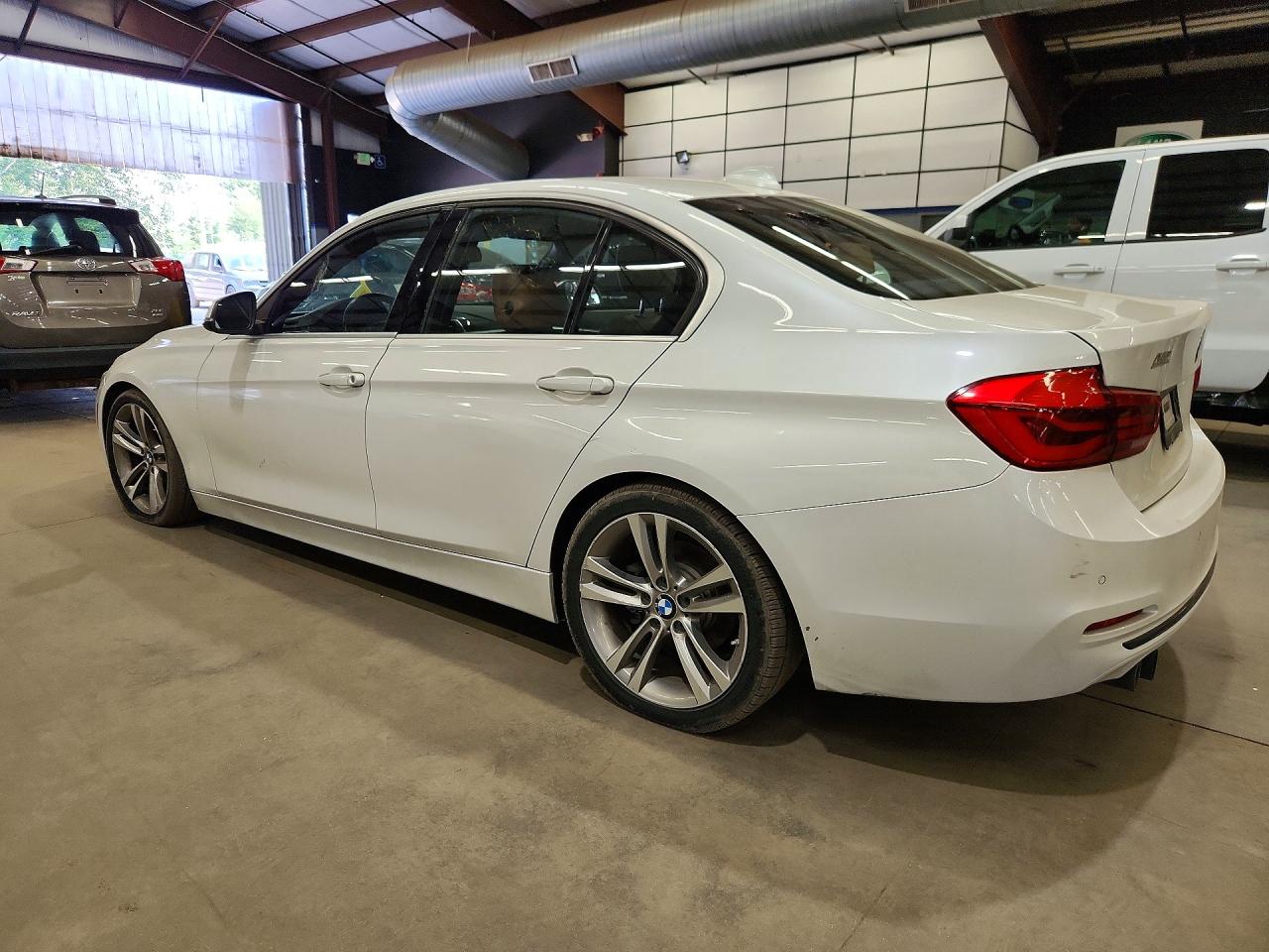 2017 BMW 330 I — снимка 2