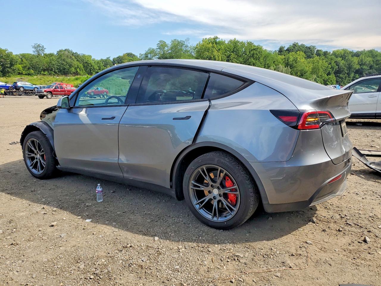 2024 TESLA MODEL Y — снимка 2
