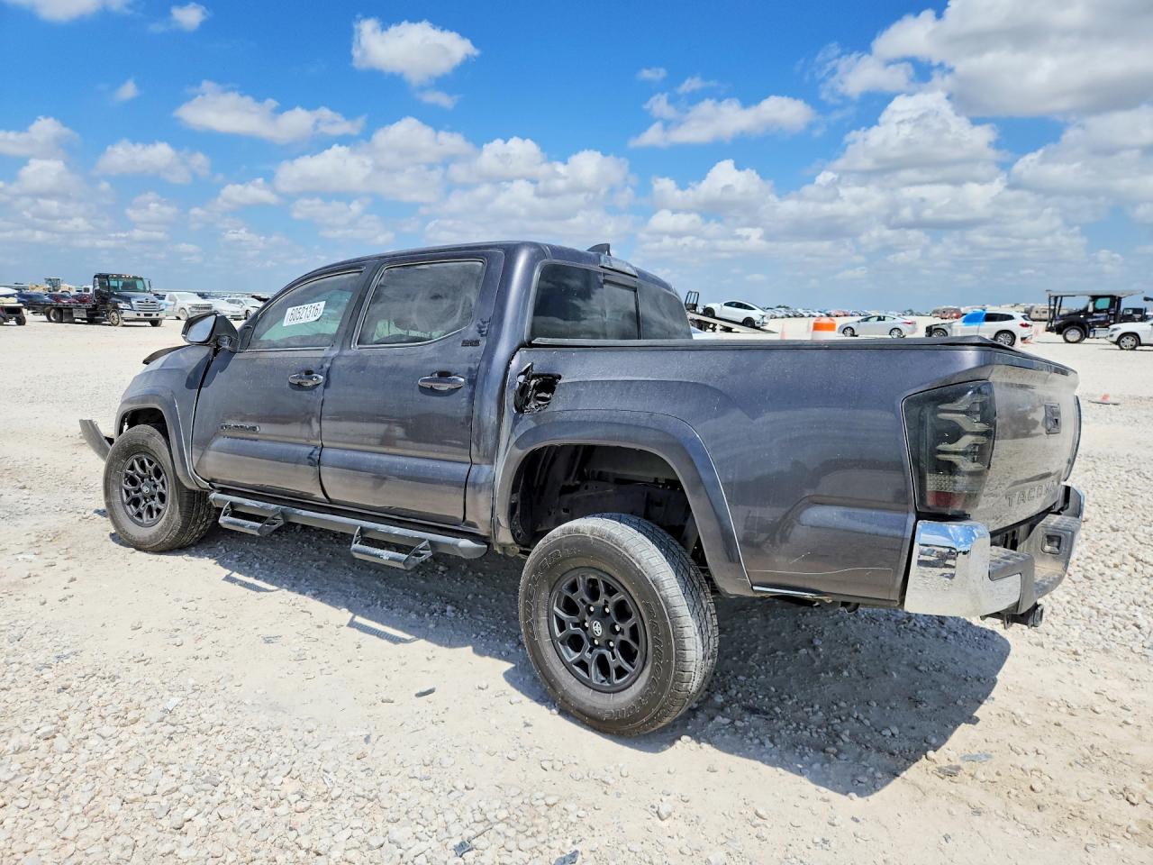2021 TOYOTA TACOMA SR5 V6 — снимка 2
