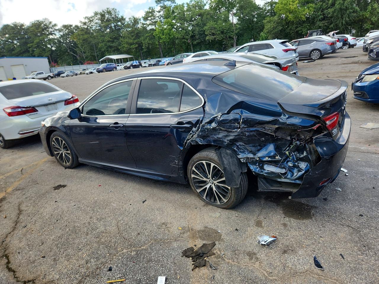 2020 TOYOTA CAMRY SE — снимка 2