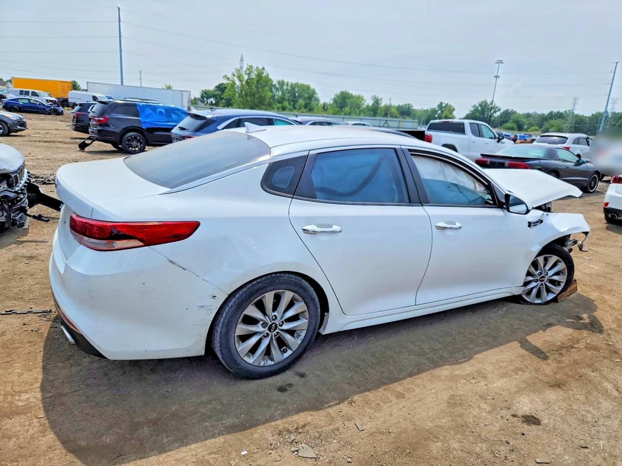 2017 KIA OPTIMA LX — снимка 3