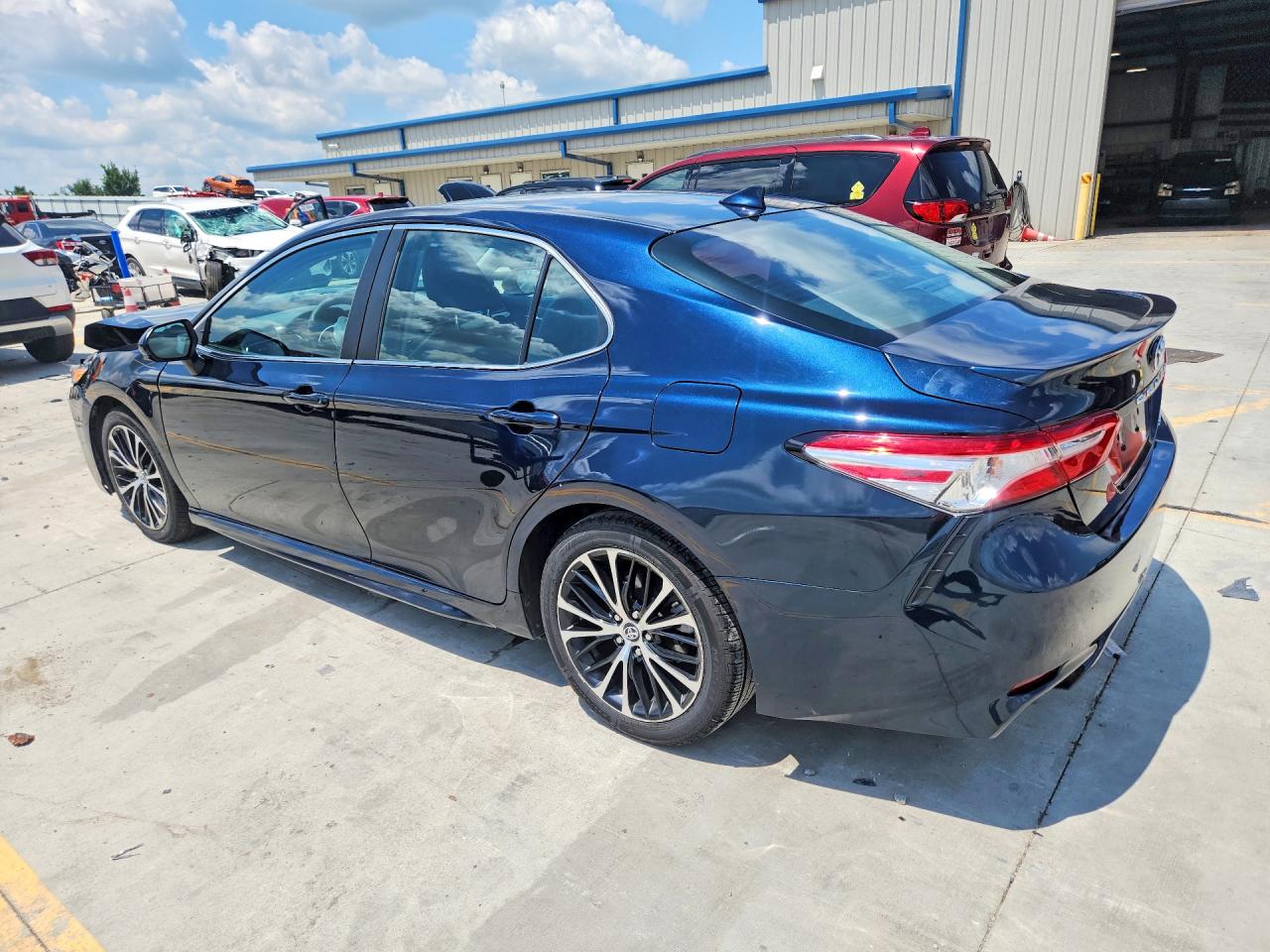 2020 TOYOTA CAMRY SE — снимка 2