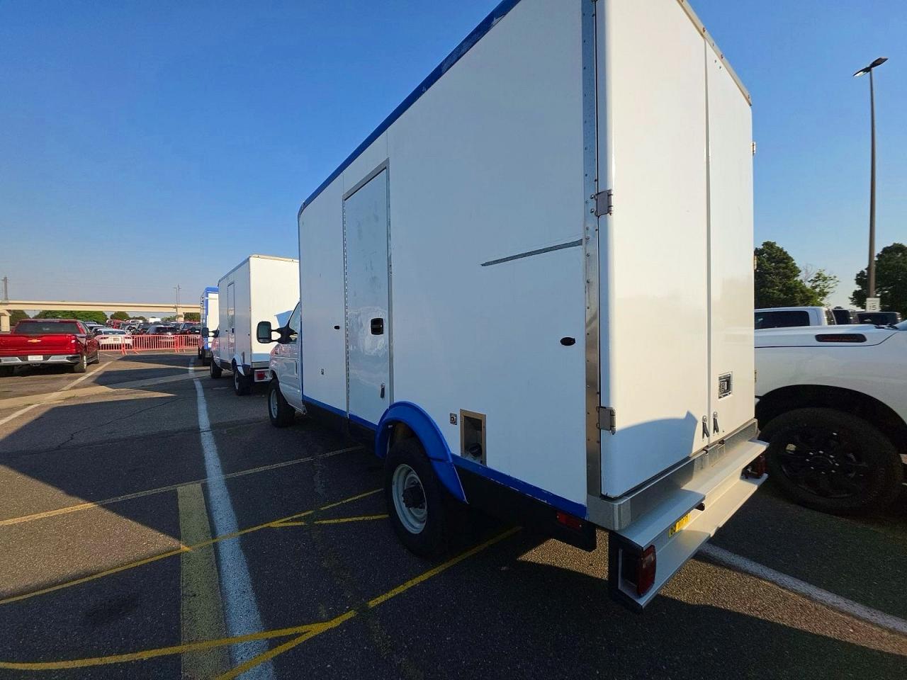 2023 FORD ECONOLINE E350 SUPER DUTY CUTAWAY VAN — снимка 3
