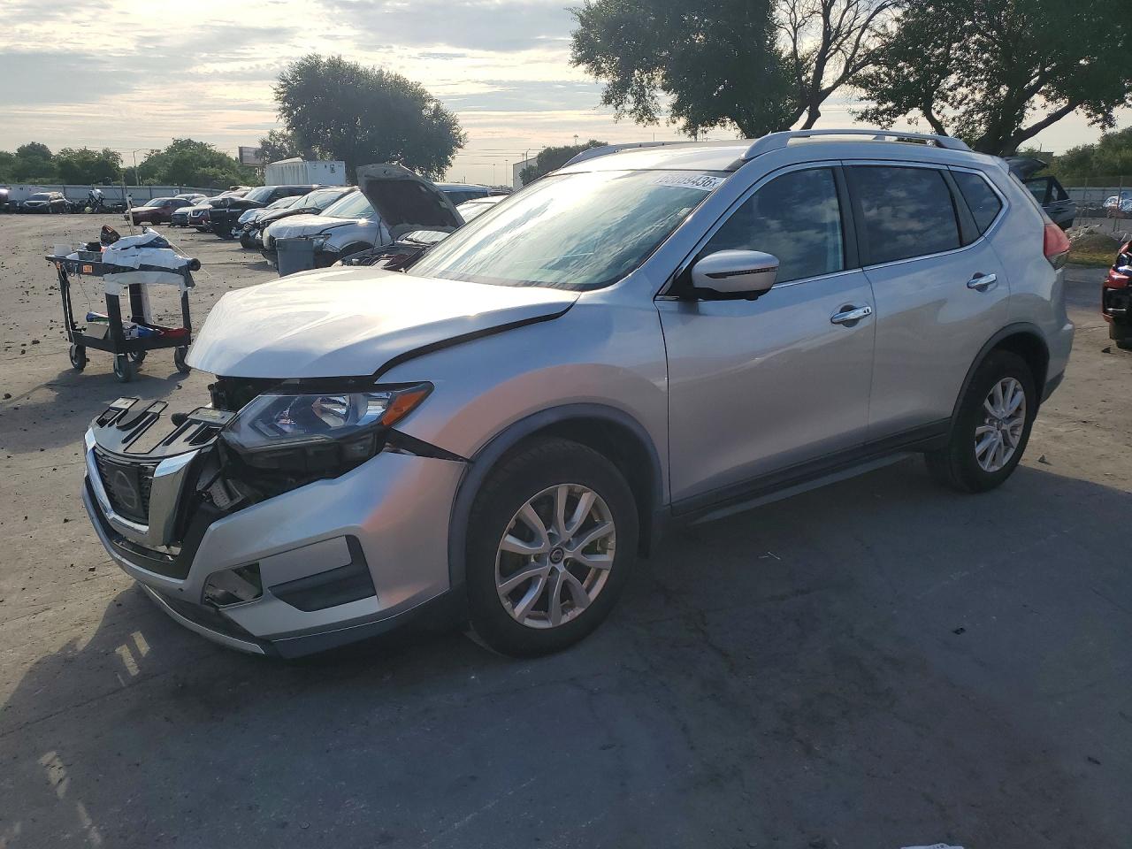 2017 NISSAN ROGUE SV