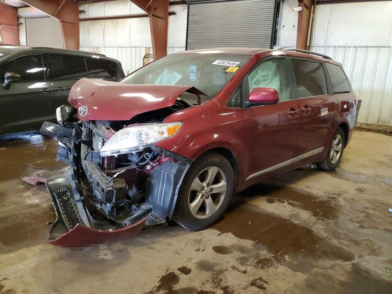 2015 TOYOTA SIENNA LE
