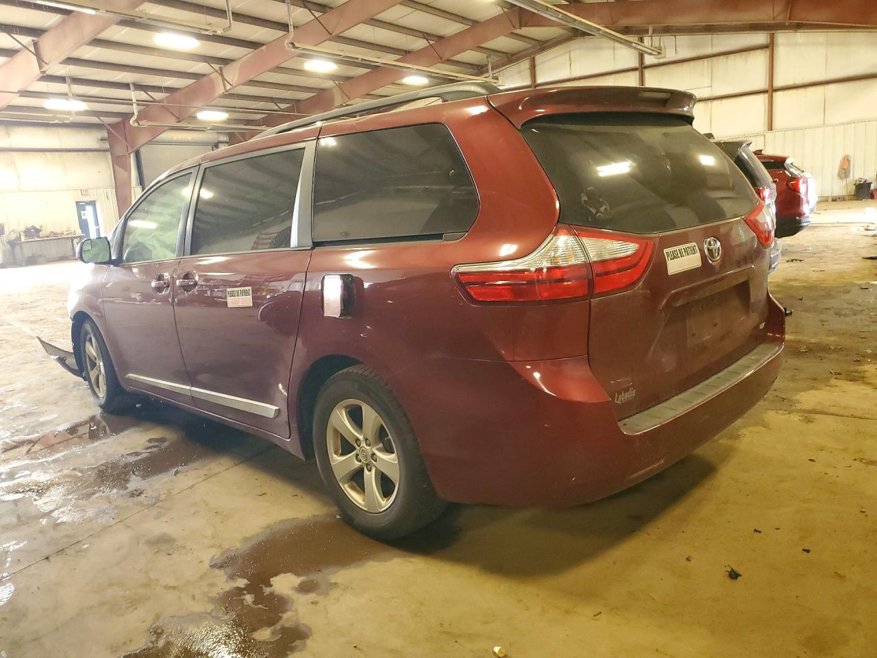 2015 TOYOTA SIENNA LE — снимка 2