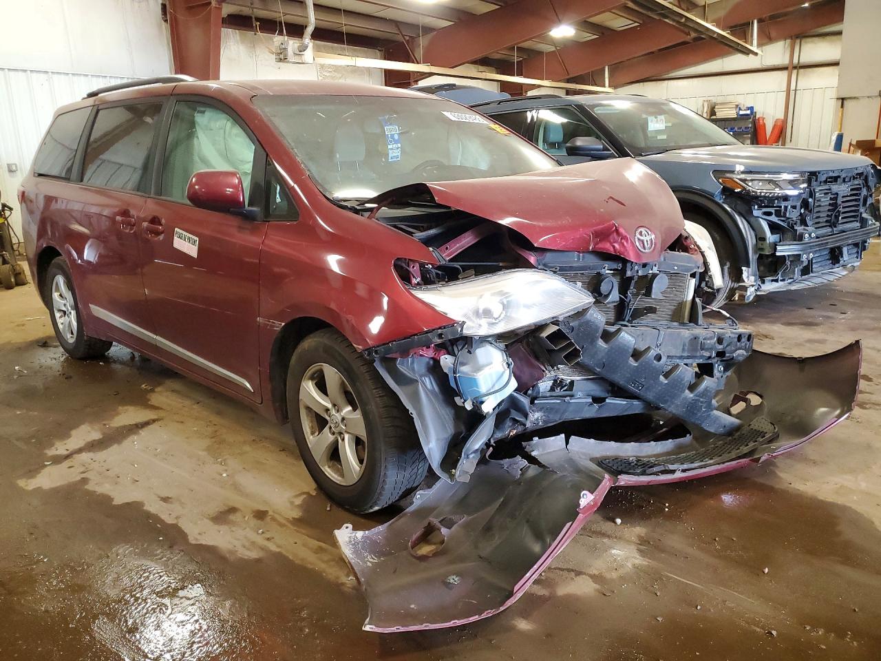 2015 TOYOTA SIENNA LE — снимка 4