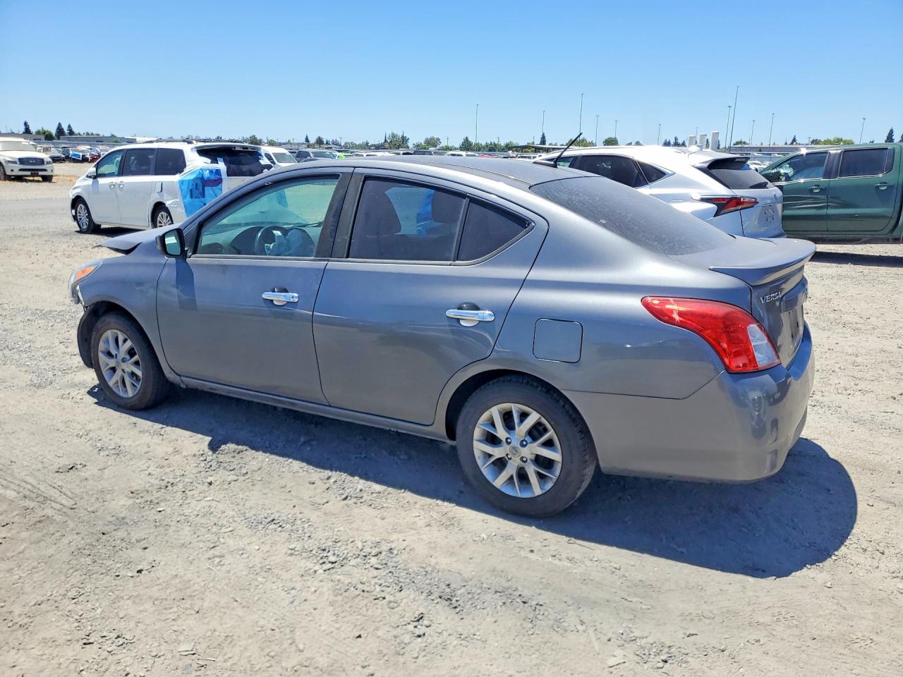 2018 NISSAN VERSA SV — снимка 2