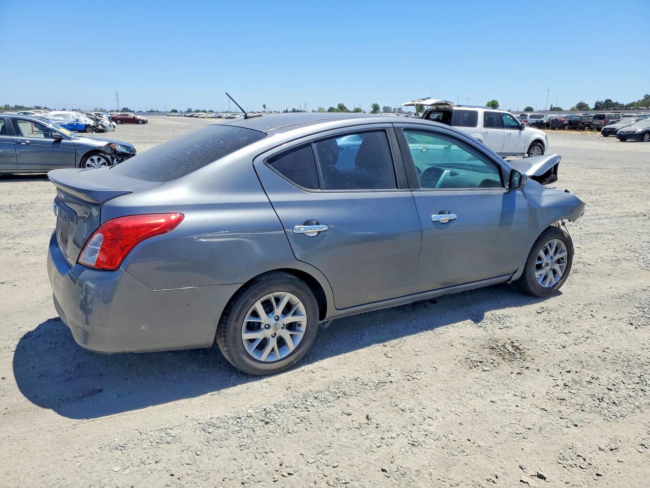 2018 NISSAN VERSA SV — снимка 3