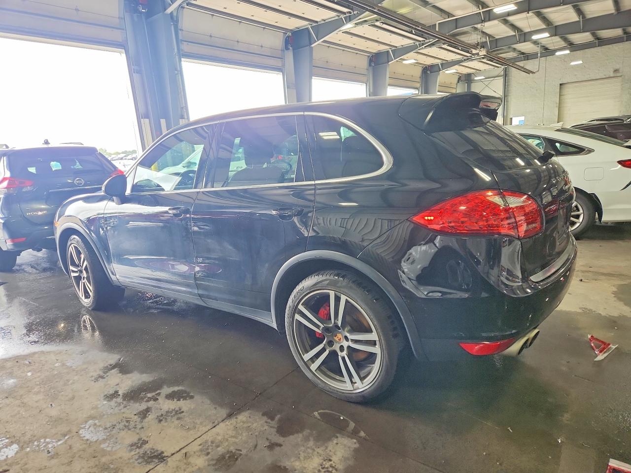 2014 PORSCHE CAYENNE TURBO — photo 2