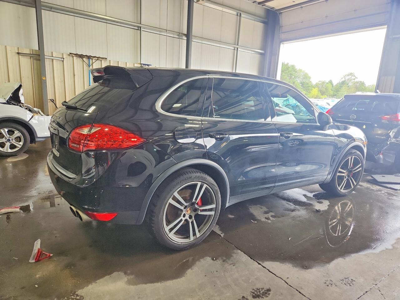 2014 PORSCHE CAYENNE TURBO — photo 3