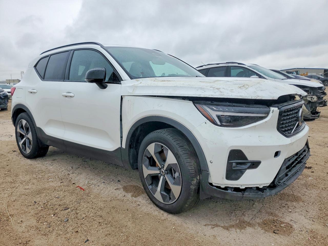 2026 VOLVO XC40 PLUS — снимка 4