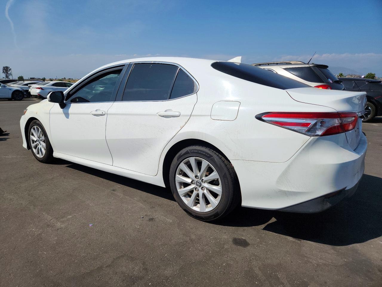 2019 TOYOTA CAMRY LE — снимка 2