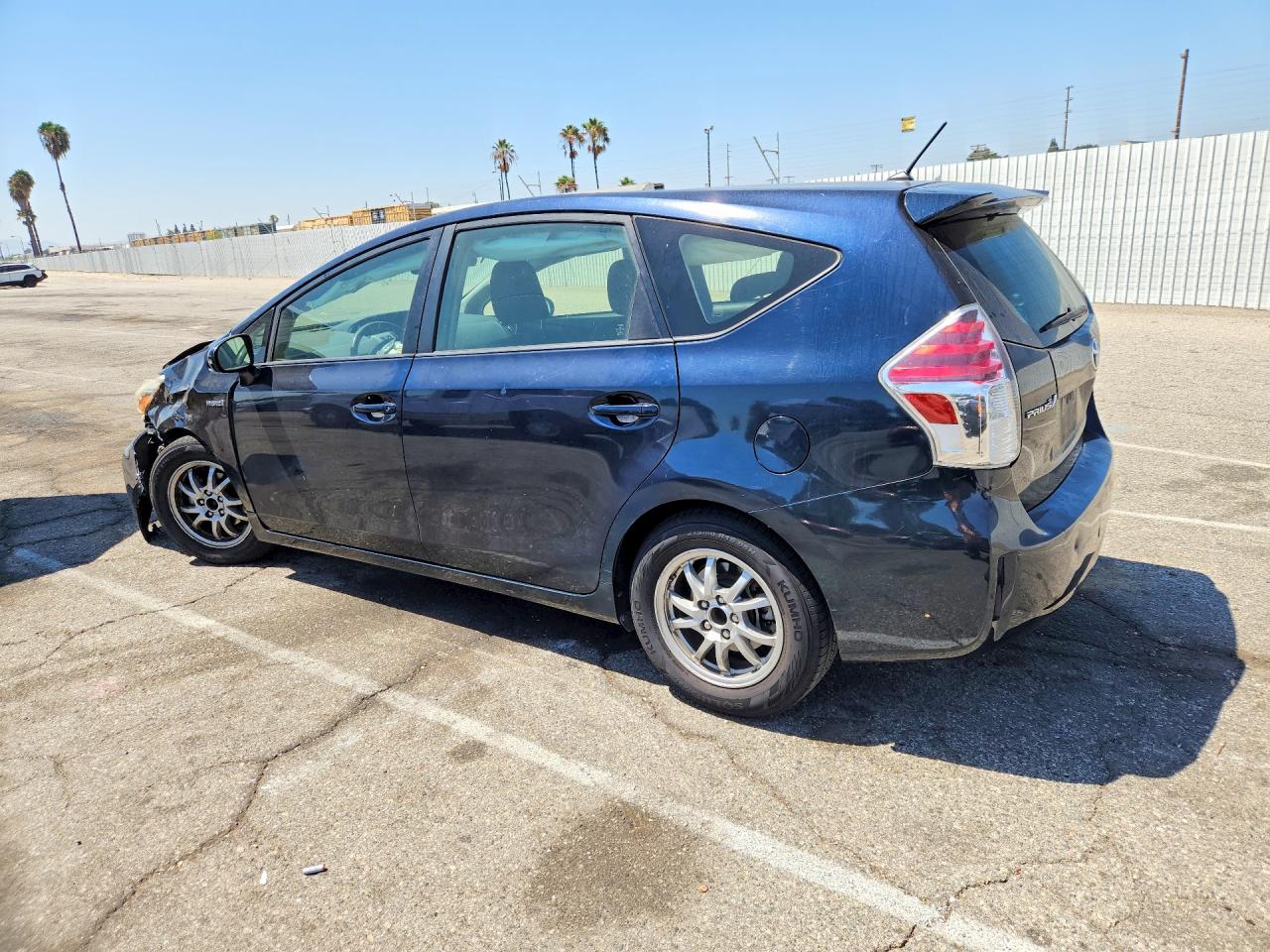 2017 TOYOTA PRIUS V TWO — снимка 2