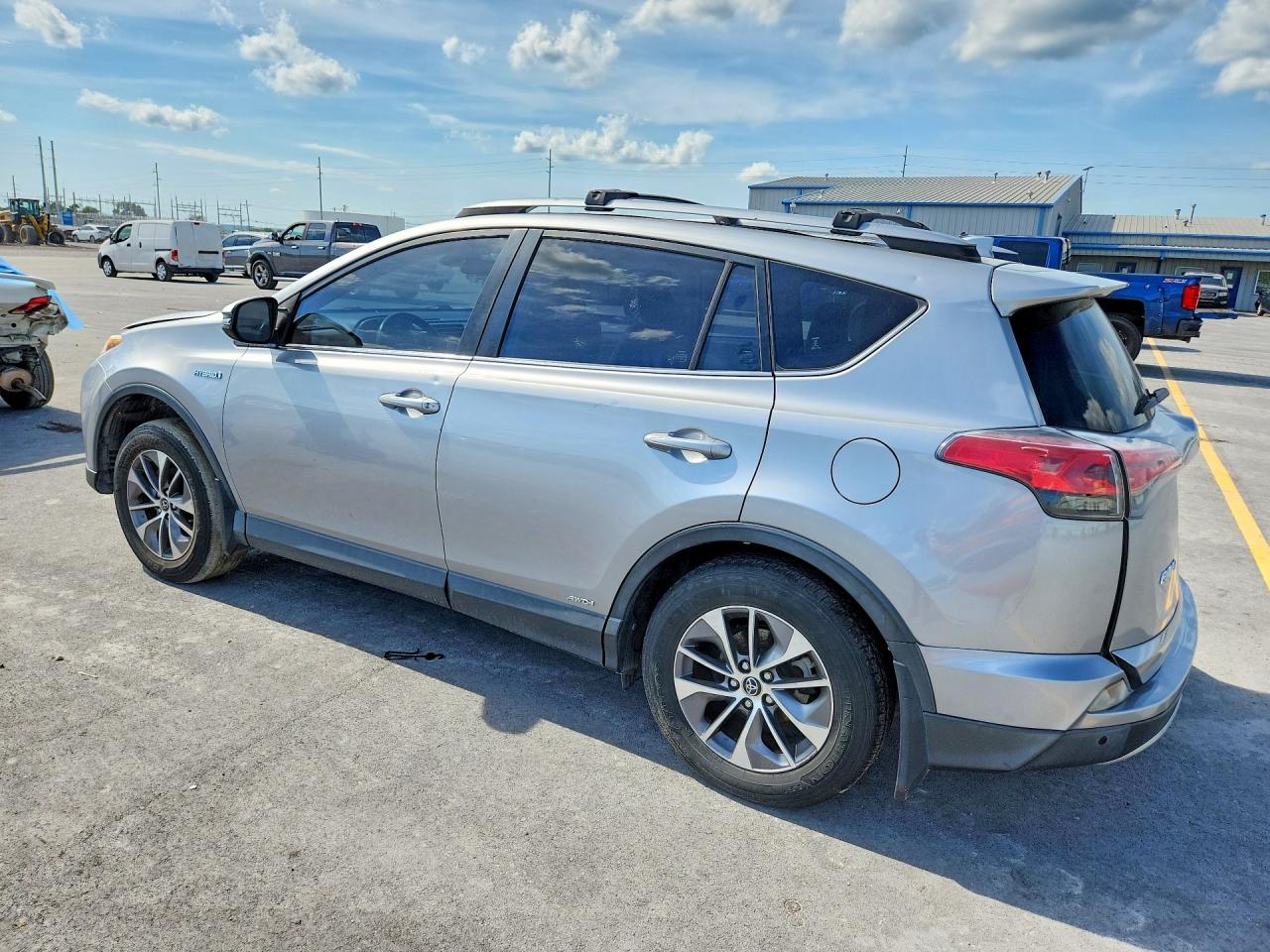 2017 TOYOTA RAV4 HYBRID XLE — снимка 2