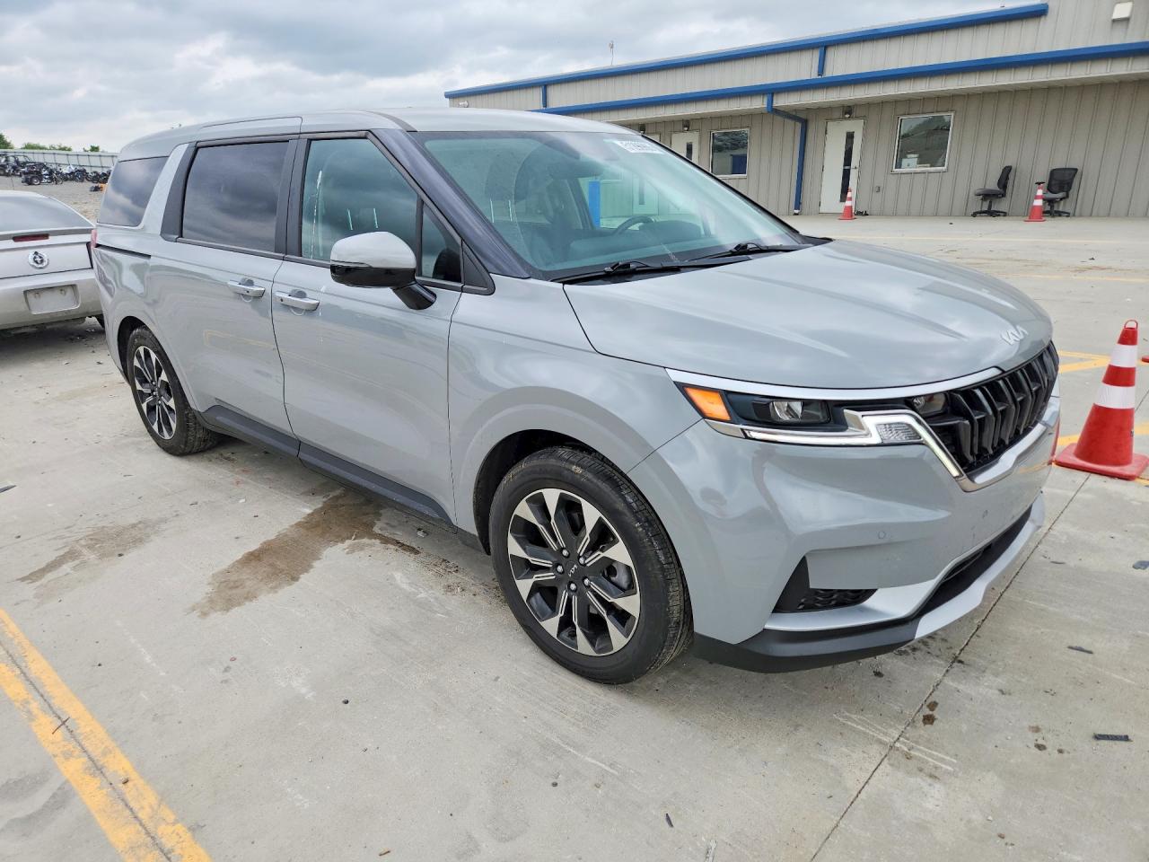 2024 KIA CARNIVAL EX — снимка 4